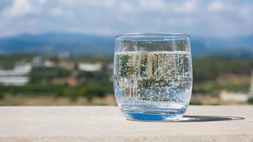 agua-com-gas-1681334008119_v2_900x506
